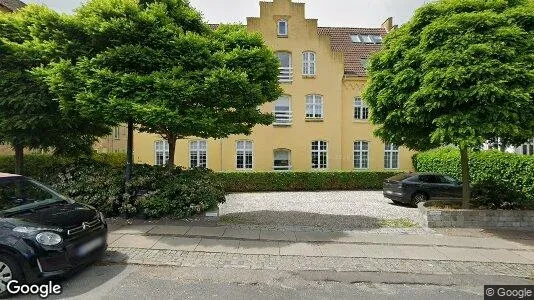 Lejligheder til salg i Charlottenlund - Foto fra Google Street View