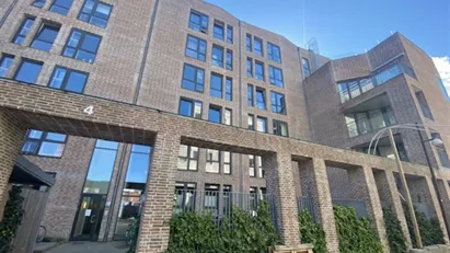 Flot delvist møbleret Nordhavns lejlighed med vandudsigt.
