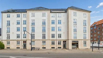 Lækker nyistandsat lejlighed centralt i Hellerup