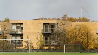 Rummeligt rækkehus i familievenligt kvarter i Ålsgårde Rummeligt rækkehus i familievenligt kvarter i Ålsgårde