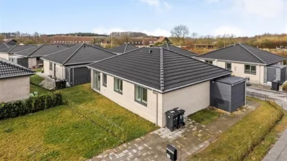 Bynær og moderne bolig med 3 soveværelser udlejes