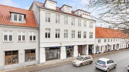 Rummelig lejlighed i midten af Randers