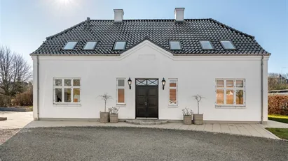 Energioptimeret, smuk og rummelig familie-villa i Vejle Ø