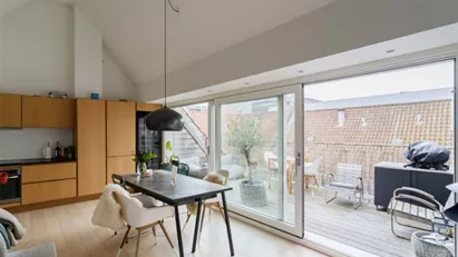 Skøn lejlighed i to etager med privat tagterrasse