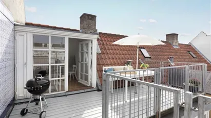 Charmerende lejlighed med egen tagterrasse
