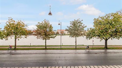 Gennemrenoveret lejlighed med panorama udsigt over Søerne