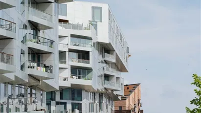 Bo ikonisk i 8-tallet – møbleret 2V med altan og nyistandsat bad