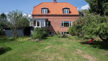 Snogegårdsvej - 193 m2 Villa med dejlig have og tæt på indkøb - Møbleret