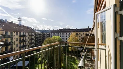 Lys 3-værelses lejlighed med altan midt på Frederiksberg