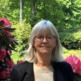 Helle søger 1-200 m2 lejlighed i Kongens Lyngby til leje
