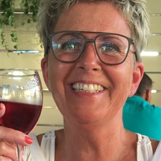 Stue etage, gårdhave, lille have, måske lille hund