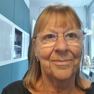 En bolig i stueplan, i en af aarhusforstæderne. 4 værelser, med lidt have. Det skal være tilladt ...