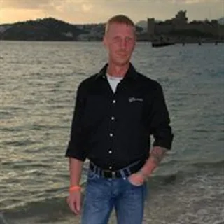 Henning søger 1-200 m2 lejlighed i Frederiksværk til leje