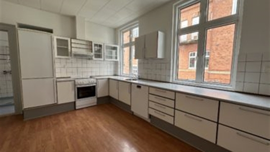 165 m2 lejlighed i Odense C til leje