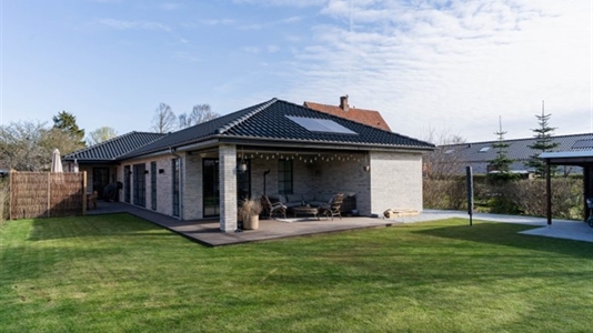 169 m2 villa i København S til leje